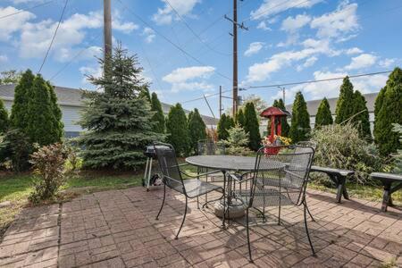 Spacious Upstairs 1Bed- Walking Distance To Beach Outlet Mall Michigan City Esterno foto