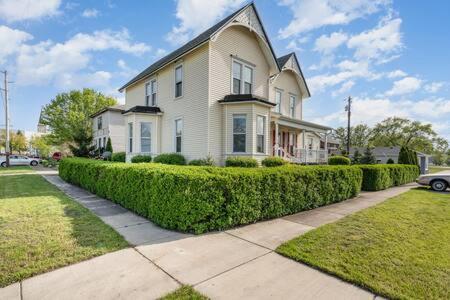 Spacious Upstairs 1Bed- Walking Distance To Beach Outlet Mall Michigan City Esterno foto