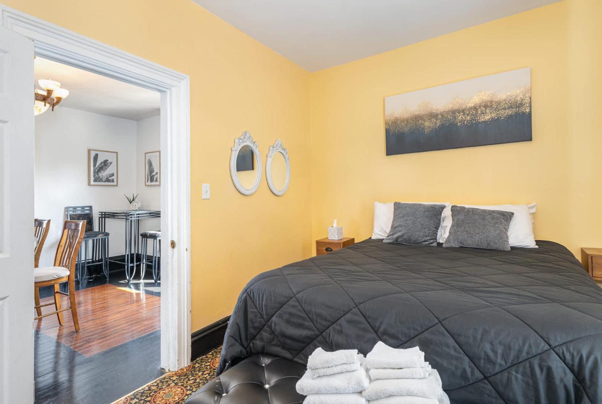 Spacious Upstairs 1Bed- Walking Distance To Beach Outlet Mall Michigan City Esterno foto