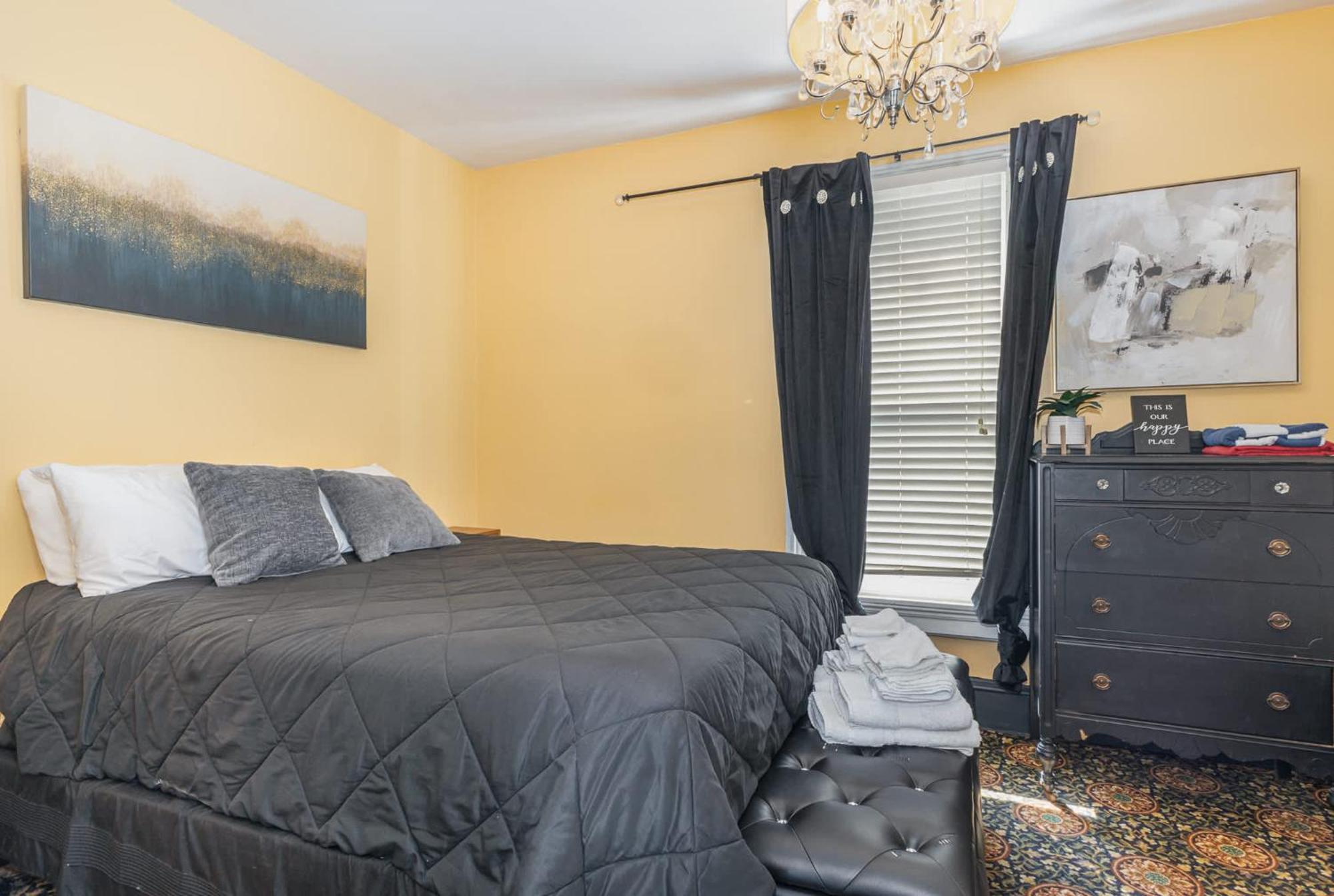 Spacious Upstairs 1Bed- Walking Distance To Beach Outlet Mall Michigan City Esterno foto